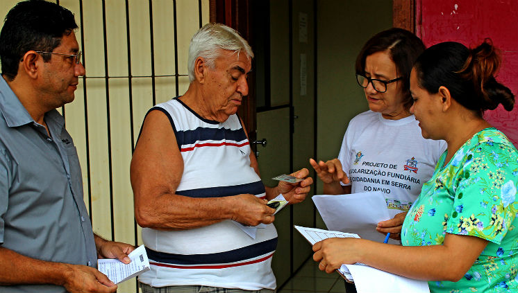 CAPA Maria do Carmo orienta moradores sobre documentos para titulação