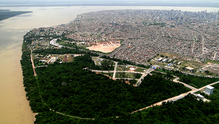 Vista aérea do campus Guamá da UFPA e parte da cidade de Belém no Pará Arquivo CRF UFPA